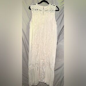 Anthropologie Tiny embroidered dress Size Medium
